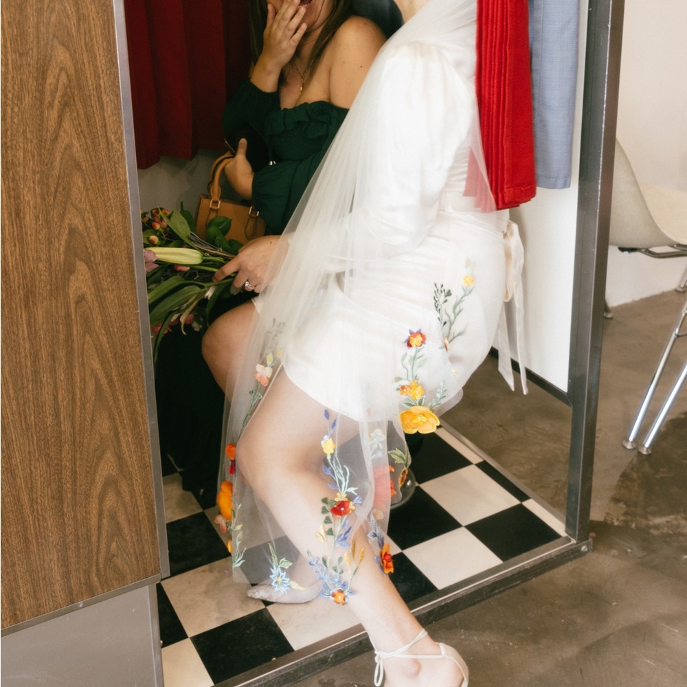 Embroidered flower veil white worn 1x